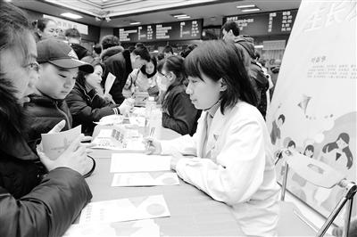 蘭州大學(xué)第一醫(yī)院舉行“新年！新高度！”兒童保健義診活動(dòng)