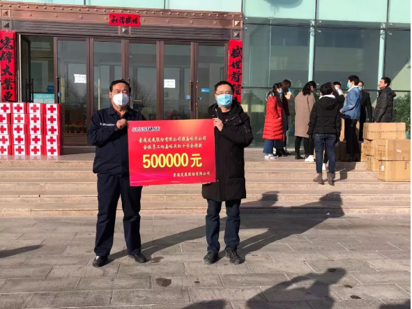 【眾志成城戰(zhàn)勝疫情】你們?cè)谇盀槲覀冋陲L(fēng)擋雨，這點(diǎn)心意請(qǐng)收下！大愛雄關(guān)我們一起前行