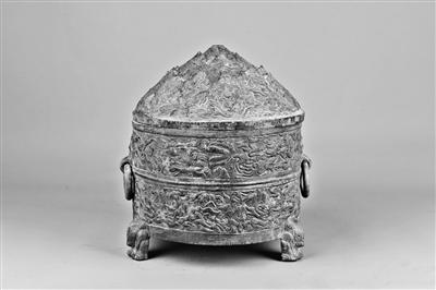 平?jīng)霾┥缴w神獸紋銅樽，東漢人向往過(guò)上神仙生活的印跡