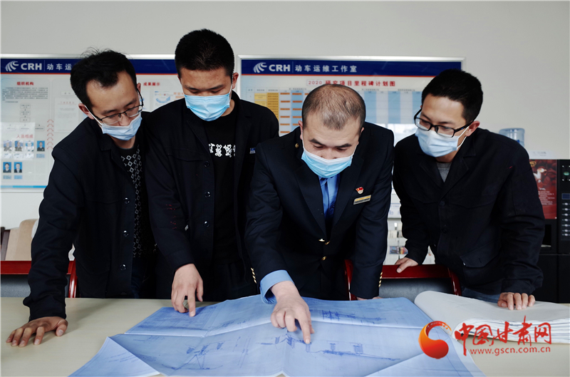 用奮斗的青春護(hù)航高鐵——記全國(guó)鐵路勞動(dòng)模范、蘭西動(dòng)車(chē)運(yùn)用所副所長(zhǎng)張學(xué)東