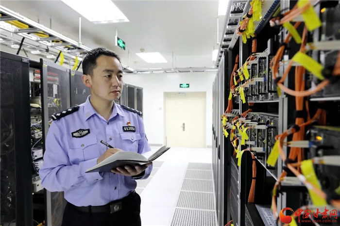 新時代“科信工匠”的擔(dān)當(dāng)——記蘭州市公安局科技通信處民警李云（圖）