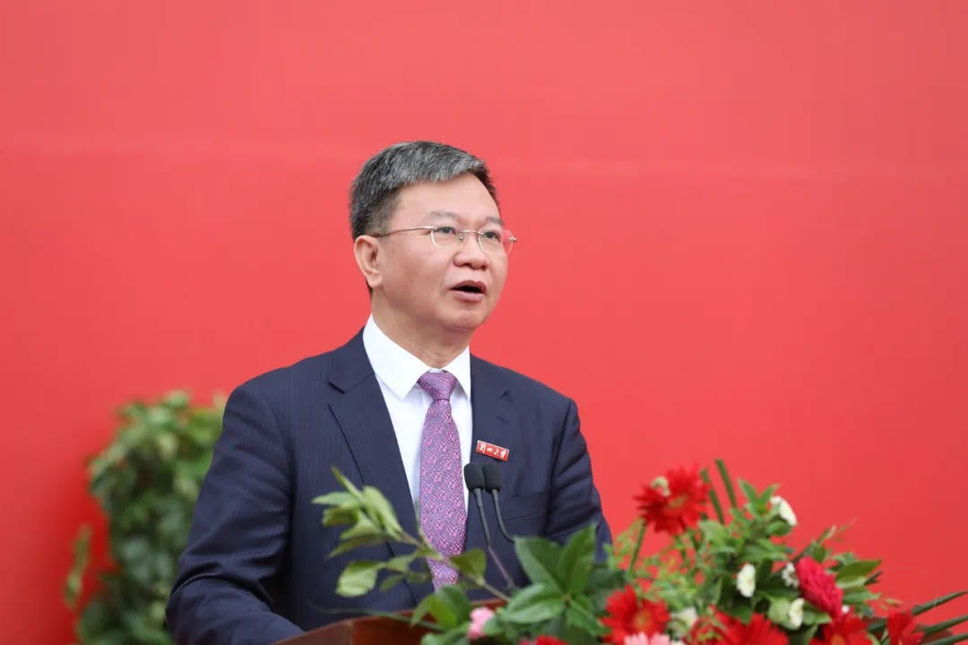 蘭州大學(xué)校長嚴(yán)純?nèi)A寄語2020屆本科畢業(yè)生：做敢擔(dān)當(dāng)、能擔(dān)當(dāng)、有擔(dān)當(dāng)?shù)娜?>
        </a><em>蘭州大學(xué)校長嚴(yán)純?nèi)A寄語2020屆本科畢業(yè)生：做敢擔(dān)當(dāng)、能擔(dān)當(dāng)、有擔(dān)當(dāng)?shù)娜?/em></li>
    <li><a  target=