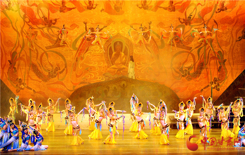 8月8日晚，《絲路花雨》《大夢敦煌》首次同臺亮相蘭州