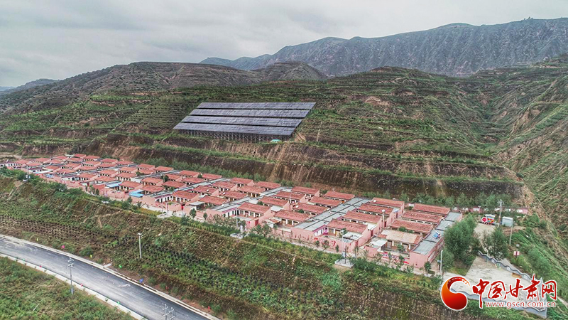 【跟著總書記看甘肅】布楞溝村：水引來了，路修通了，新農(nóng)村建起來了（圖）