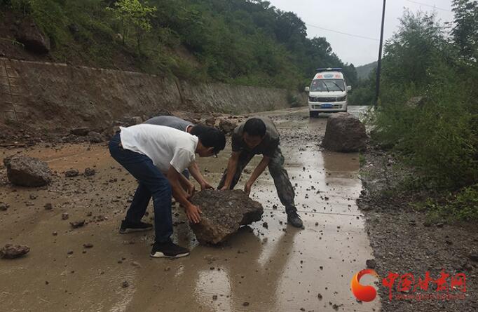 康縣長壩鎮(zhèn)：鏟車、120合力“逆行”救援群眾  