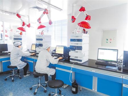 【抓“六穩(wěn)” 促“六?！薄繙p輕企業(yè)負(fù)擔(dān) 幫助渡過(guò)難關(guān)