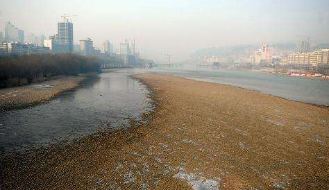 市民：黃河水位大降會不會影響供水？ 水務(wù)部門：枯水期流量偏小屬于正常現(xiàn)象