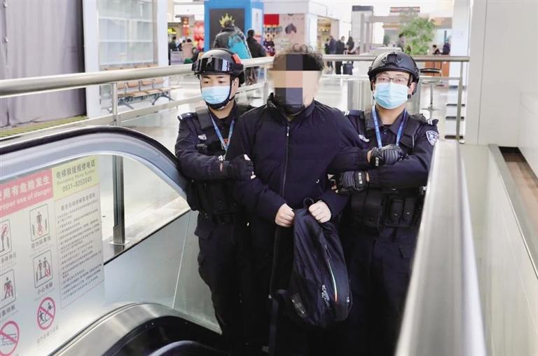 “隴風(fēng)2020”專項(xiàng)行動(dòng)甘肅機(jī)場(chǎng)公安再添戰(zhàn)果 抓獲電信網(wǎng)絡(luò)詐騙案犯罪嫌疑人3人