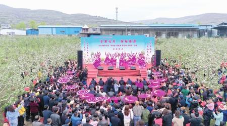 隴南禮縣舉辦“學(xué)黨史·感黨恩·賞花?！むl(xiāng)村游”活動(dòng)