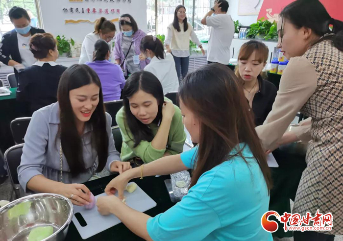 解鎖新技能！蘭州七里河區(qū)秋天的第一份手工月餅來了