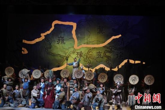 作為隴劇“梅花”，雷通霞在《大禹治水》中甘當“綠葉”，該劇推出后，反響十分熱烈。(資料圖) 楊艷敏 攝