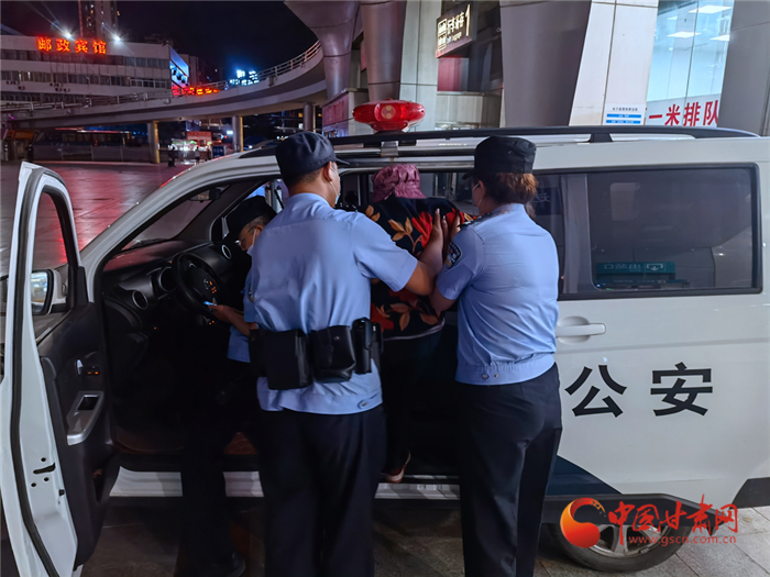 合成大麻素?fù)饺搿吧项^電子煙”城關(guān)警方查處一起團伙販毒案