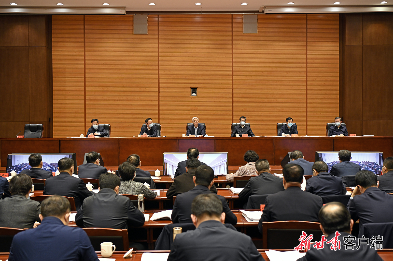 尹弘在省委農(nóng)村工作領(lǐng)導(dǎo)小組會議上強(qiáng)調(diào)：以深厚為民情懷鞏固拓展脫貧攻堅(jiān)成果，用高度負(fù)責(zé)精神扎實(shí)做好備考迎評工作