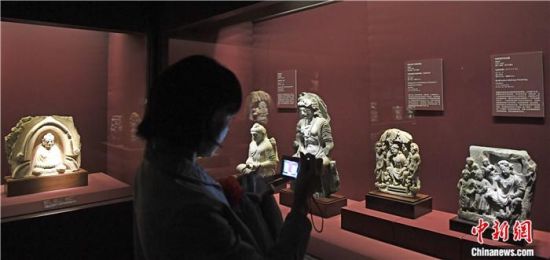 2018年8月，《平山郁夫的絲路世界——平山郁夫絲綢之路美術館文物展》在甘肅敦煌莫高窟開展。中新社記者 楊艷敏 攝