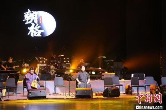 圖為甘肅本土原生態(tài)樂隊“朝格組合”在蘭州演出。(資料圖) 受訪人供圖