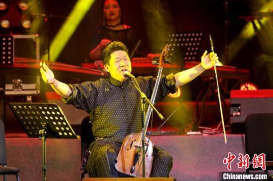 圖為樂(lè)隊(duì)主創(chuàng)巴依勒格。(資料圖) 受訪(fǎng)者供圖