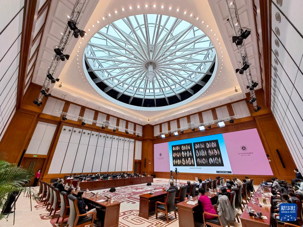 3月18日，“中國社會科學(xué)院考古學(xué)論壇·2021年中國考古新發(fā)現(xiàn)”進(jìn)行入選項目報告環(huán)節(jié)（手機(jī)照片）。