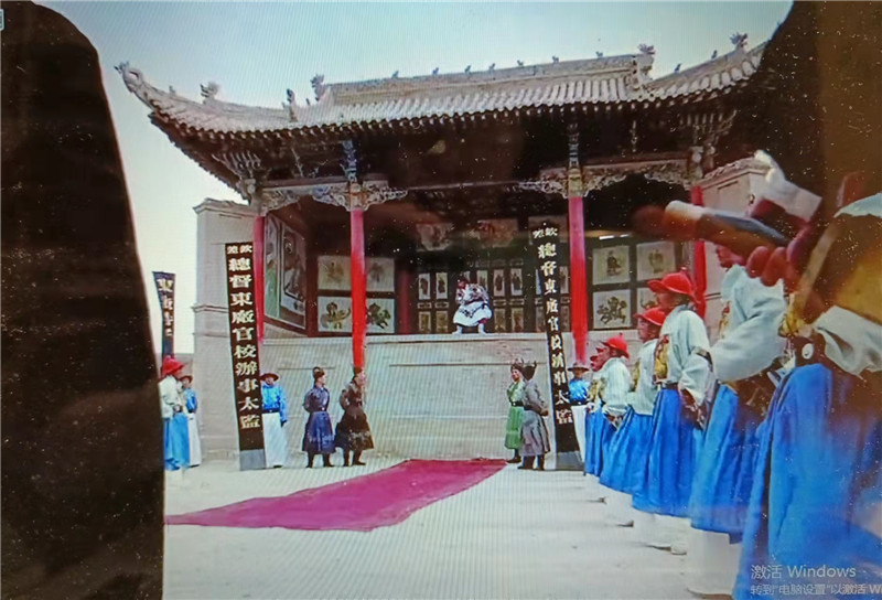 電影《新龍門客?！菲^之關(guān)城清代戲臺特寫