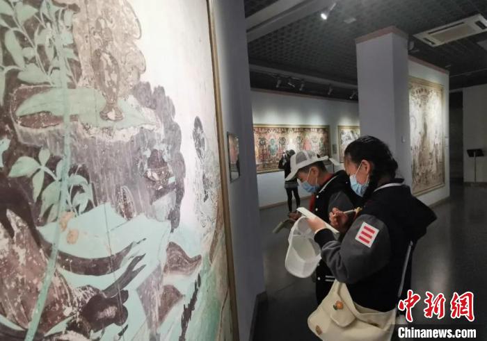 圖為學生參觀敦煌藝術館。(資料圖) 蘭州大學附屬學校供圖