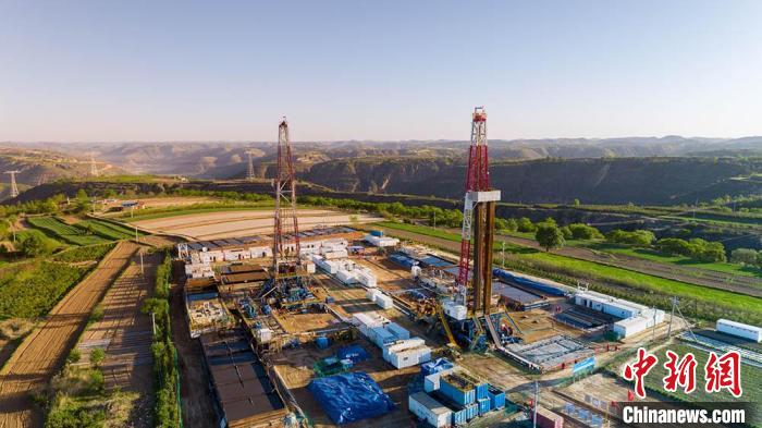 圖為中石油長慶油田慶陽華H60雙機(jī)組鉆井現(xiàn)場。(資料圖) 慶陽市委宣傳部供圖