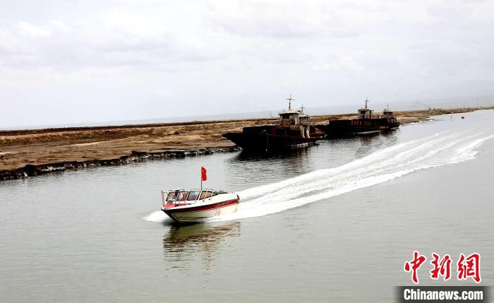 圖為茶卡鹽湖。　薛蒂 攝