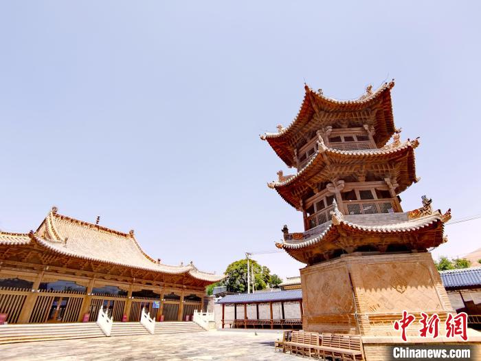 圖為阿河灘清真寺局部。　張?zhí)砀?攝