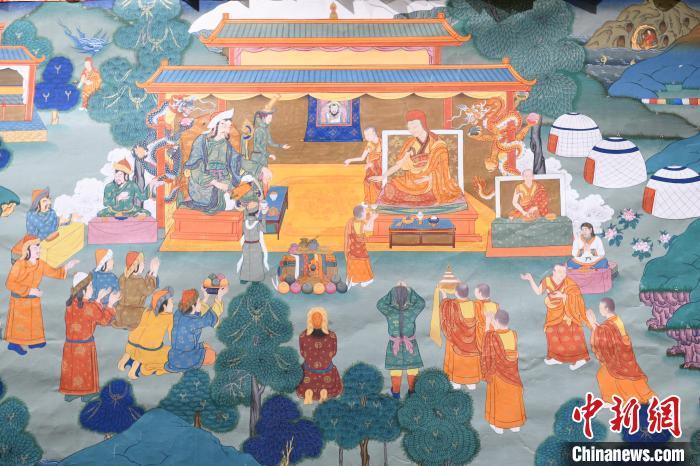 8月20日，在蘭州市博物館展出的大型歷史題材卷軸唐卡“涼州會盟”。　戴文昌 攝