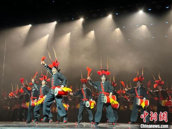 圖為涼州攻鼓子表演。楊娜 攝