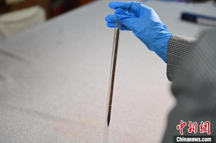 2024年5月7日，甘肅省博物館館藏國(guó)寶級(jí)文物“白馬作”毛筆。李亞龍　攝